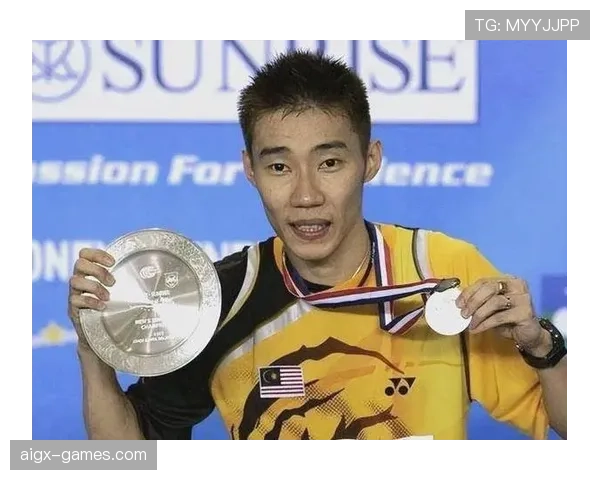 李宗伟退役后住的豪宅，羽毛球拍都镶金边了？